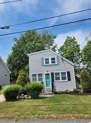 9 Coffey Ave, South Kingstown RI  02882-5105 exterior