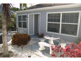 1012 Ibis Ct, Bradenton, FL 34209-7323