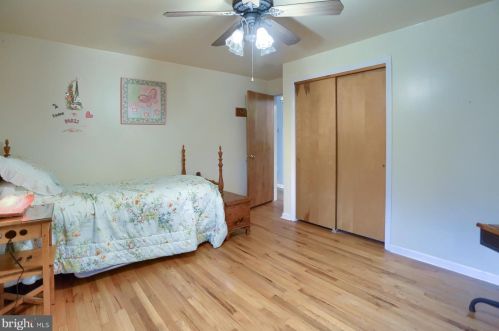 40 Center Dr, Camp Hill PA  17011-7608 exterior