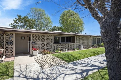 13361 El Dorado Dr, Seal Beach CA  90740-3522 exterior