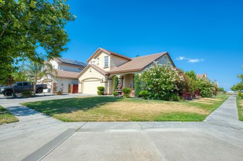 1100 Walnut Creek Dr, Newman, CA 95360-2732