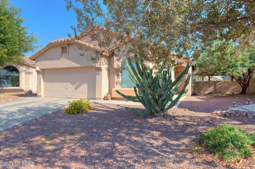 5686 Shady Grove Dr, Tucson, AZ 85742-8140