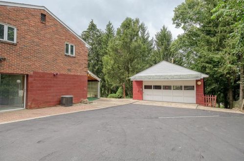 21 Carl Ln, Gibsonia PA  15044-7835 exterior