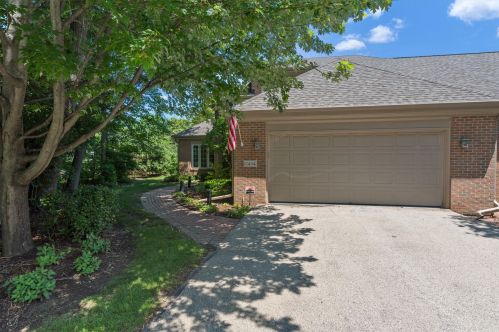 12434 Golf Dr, Thiensville, WI 53092-2463