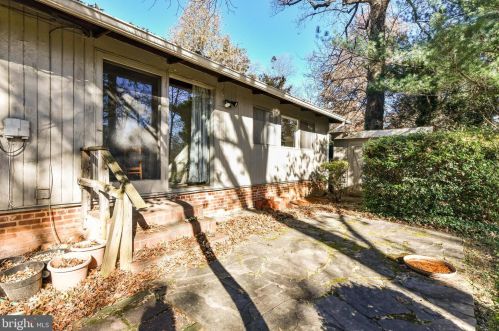 2927 Meadow View Rd, Falls Church, VA 22042-1338
