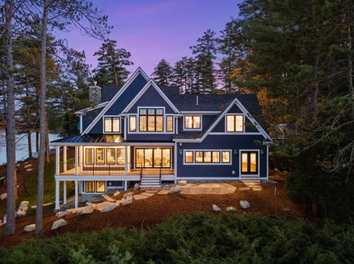 51 Keewaydin Dr, Alton NH  03810-4044 exterior