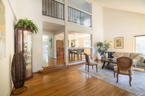 708 Montclair Dr, Santa Rosa, CA 95409-2822