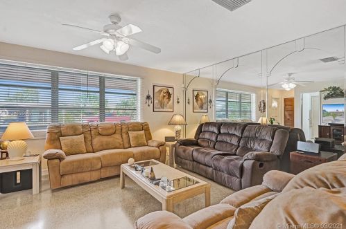 8490 10th St, Hollywood FL  33024-4939 exterior