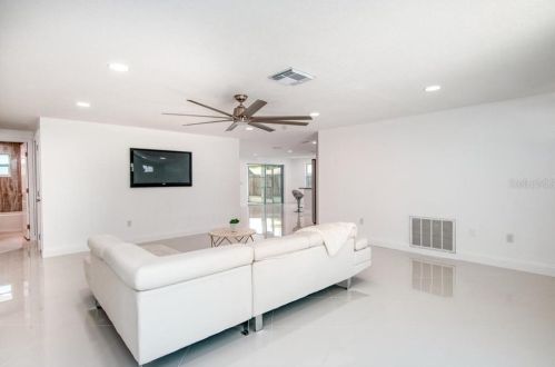 11828 Bingham Dr, Port Richey, FL 34668-1007