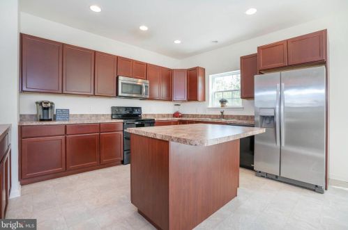 24 Grissom Dr, Bear DE  19701-6848 exterior