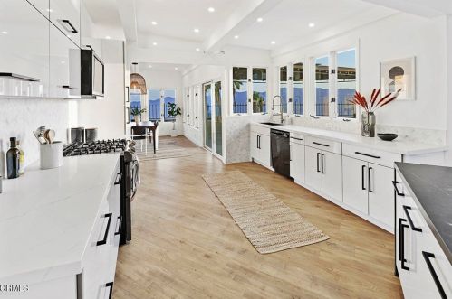 5457 Pine Cone Rd, Glendale, CA 91214-1461