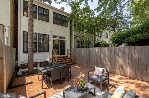 3843 Beecher St, Washington DC 20007-1802 exterior