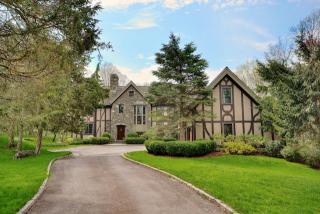 1 Gene Curry Dr, Bedford, NY 10506-1928