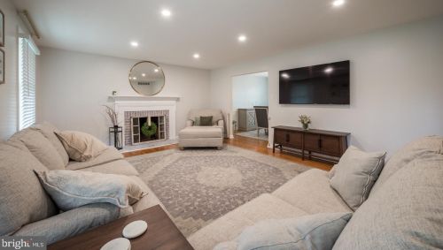 2 Mahaffy Dr, Wilmington, DE 19809-2808