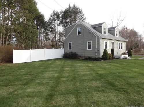 992 King Rd, Cheshire, CT 06410-3409