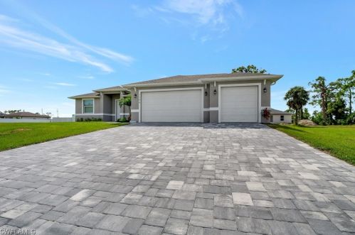 1704 27th Ter, Cape Coral, FL 33909-0907