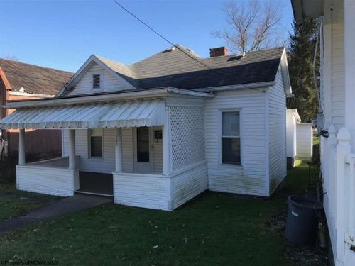 182 Main St, Industrial, WV 26426-1336