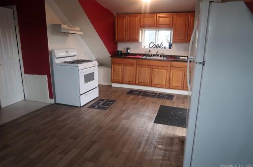 42 Ann St, Stamford, CT 06902-5002