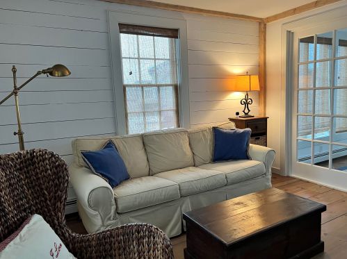 51 Landmark Ave, Mashpee, MA 02649-4707