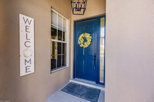 4353 Montalvo Ct, Naples FL  34109-1374 exterior