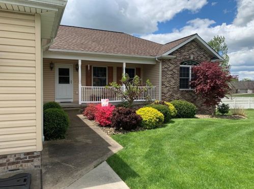 104 Evergreen Ct, Slippery Rock, PA 16057-1162