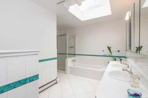 98 Kings Dr, Southport CT  06890-1209 exterior