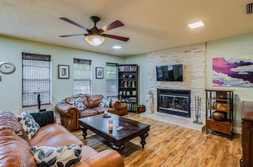 512 La Salle Dr, Richardson TX  75081-3411 exterior