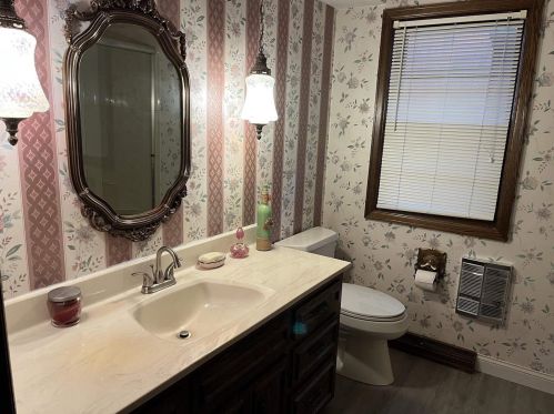 1462 Lakeshore Dr, Menasha WI  54952-1326 exterior