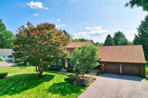 70 Maureen Dr, Bristol, CT 06010-2920