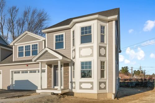 19 Central St, Salem, NH 03079-2941