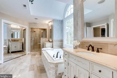 10108 Nedra Dr, Great Falls VA  22066-2835 exterior