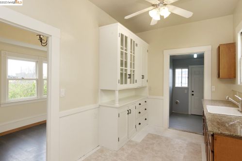 2509 Filbert St, Oakland CA 94607-2920 exterior