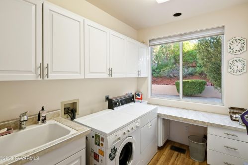 12 Linda Vis, Sedona AZ 86336-5067 exterior