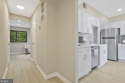 2361 Emerald Hts Ct, Herndon VA 20191-1752 exterior