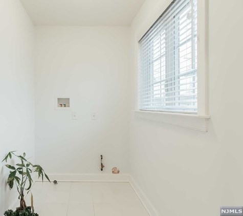 38 Walnut St, Little Falls NJ  07424-1402 exterior