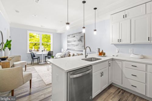 1111 Holbrook Ter, Washington DC 20002-2704 exterior