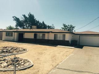 17387 Redding St, Hesperia, CA 92345-7049