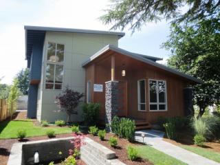 10015 Mary Ave, Seattle, WA 98177-5326