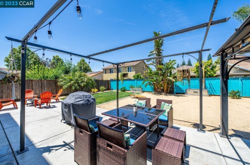 4086 Freesia Dr, Oakley CA  94561-1944 exterior