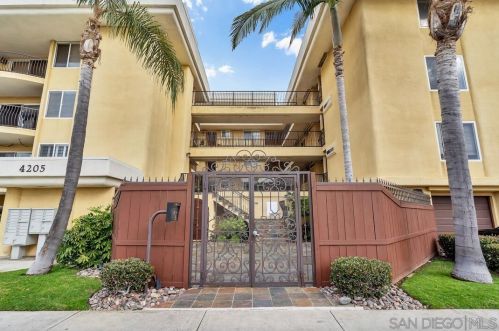 4205 Lamont St, San Diego, CA 92109-5505