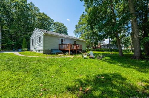 64 Laurelwood Rd, Groton CT  06340-4206 exterior