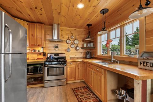 127 Bennett Hl Rd, Columbia NH  03576-3308 exterior