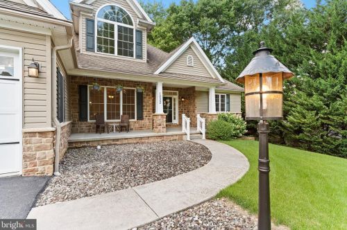 1022 Rockledge Dr, Carlisle PA  17015-9127 exterior