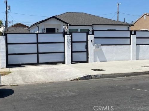 7637 Radford Ave, North Hollywood, CA 91605-2858