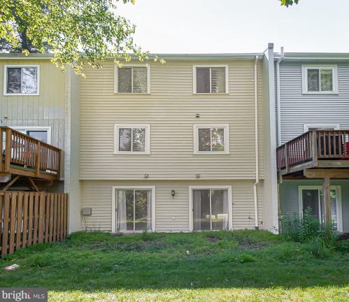 1564 Goldenrain Ct, Herndon VA  20190-4036 exterior
