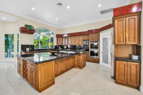 10026 Mattock Ave, Downey CA  90240-3529 exterior