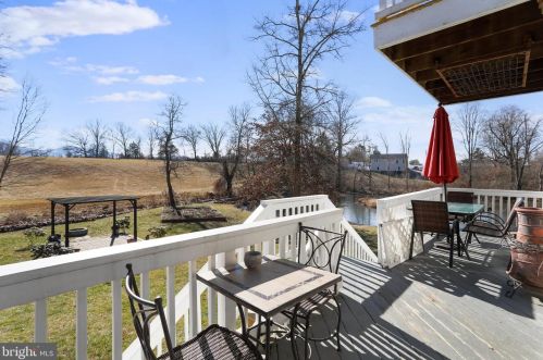 52 Oak Crest Dr, Richmond National Battlefiel VA  22835-1579 exterior