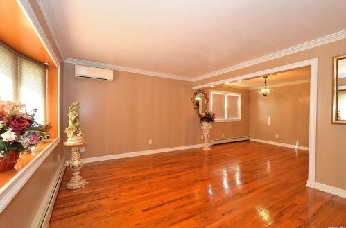 2060 Baylis Ave, Floral Park, NY 11003-2935