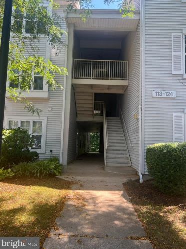 115 Stone Hurst Ct, New Castle, DE 19720-3945