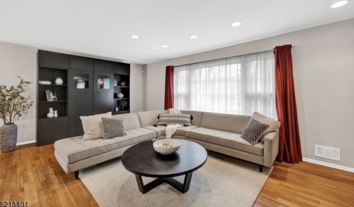 23 Bromleigh Way, Greystone Park NJ  07950-1624 exterior